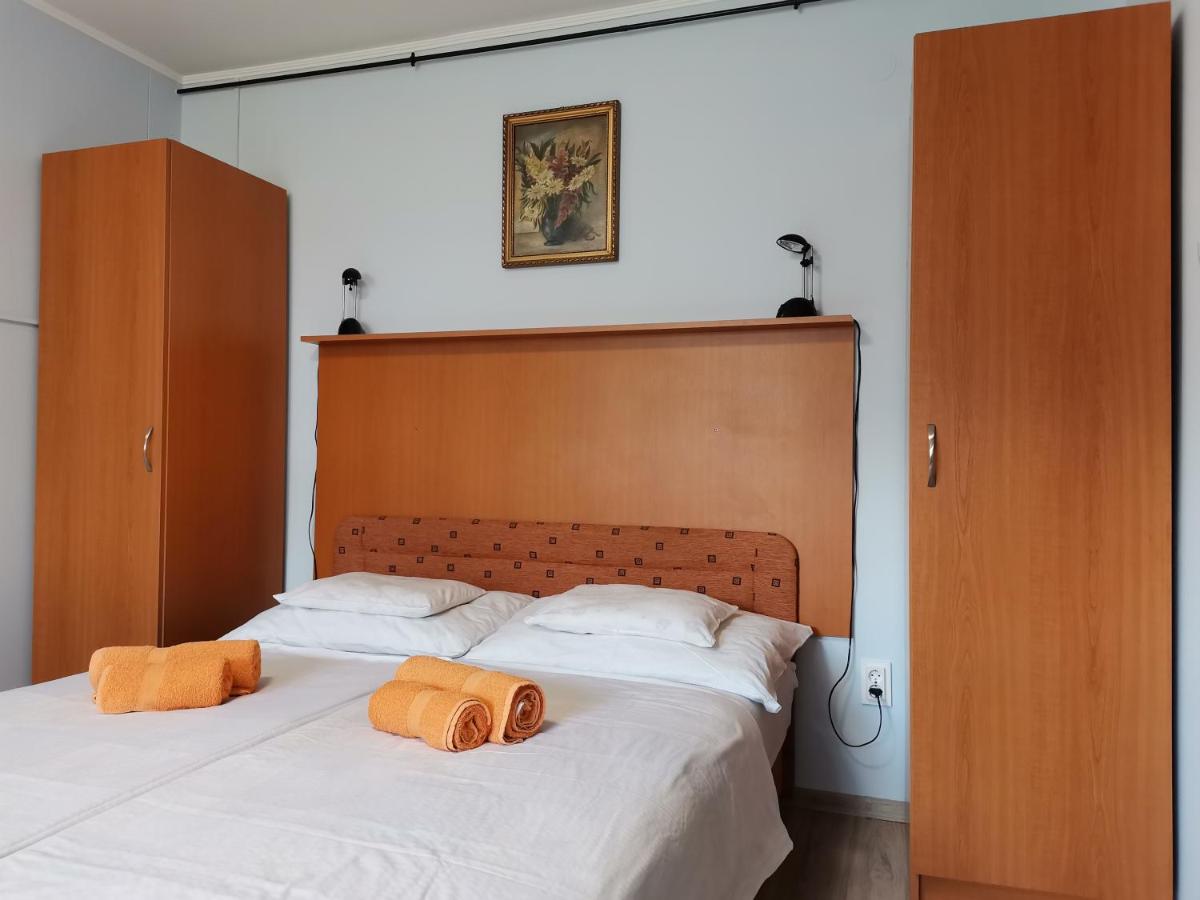 Rózsa Apartman - Housity
