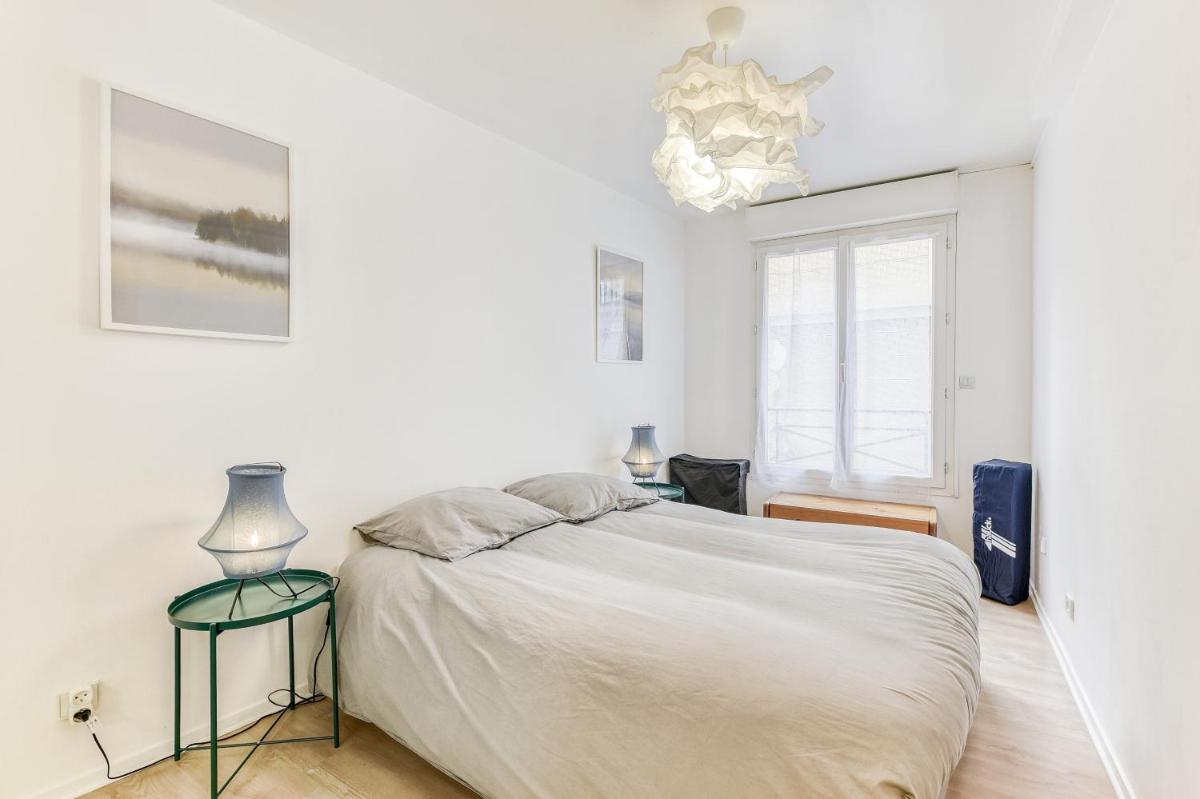 Appart'Hotel Versailles Saint Cyr l'Ecole - Gare SNCF à 100m et parking privé - Housity