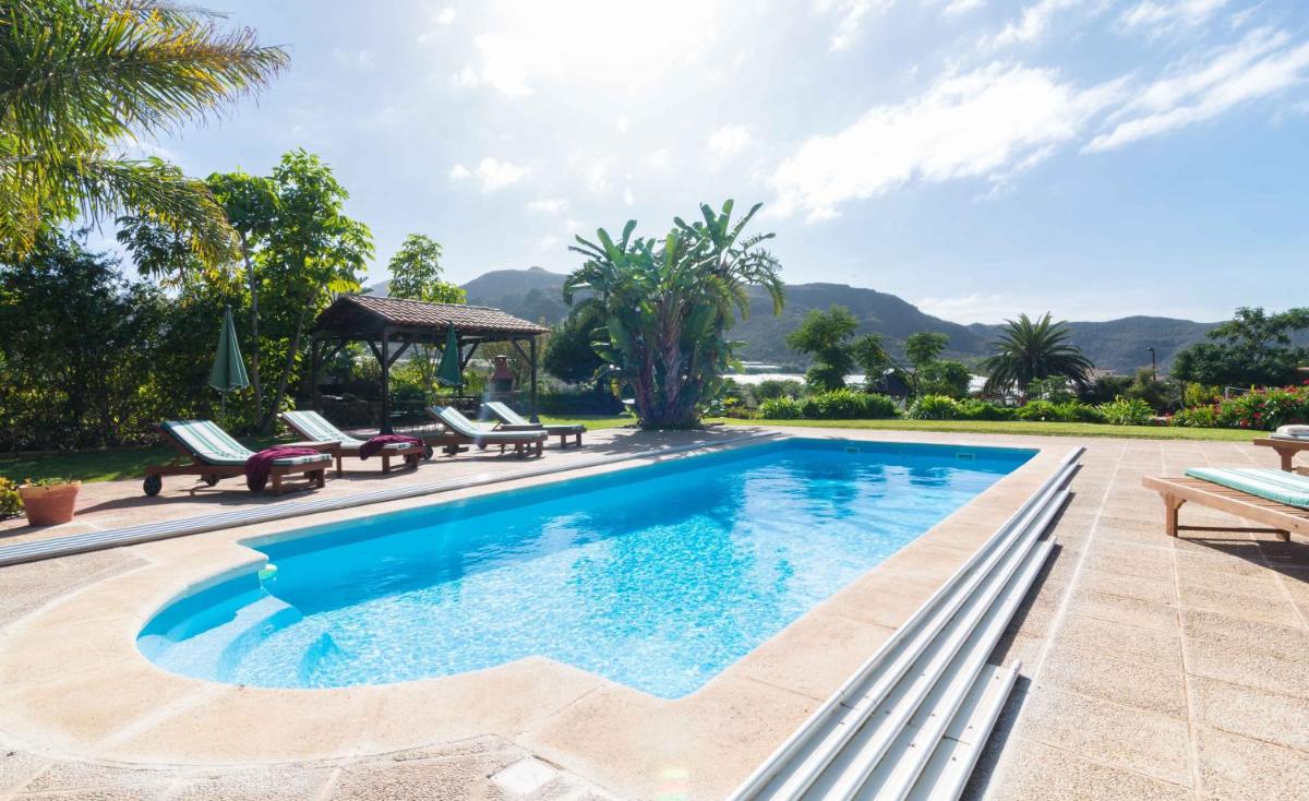 Finca El Picacho Apartments in the countryside 2 Km from the beach - Housity
