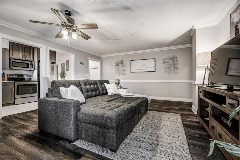 Stayatl Downtown High Rise Condo - Housity