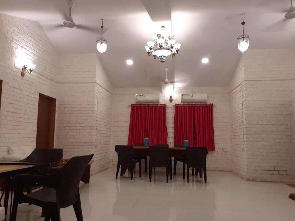 SeaBreezefield Villa - Housity
