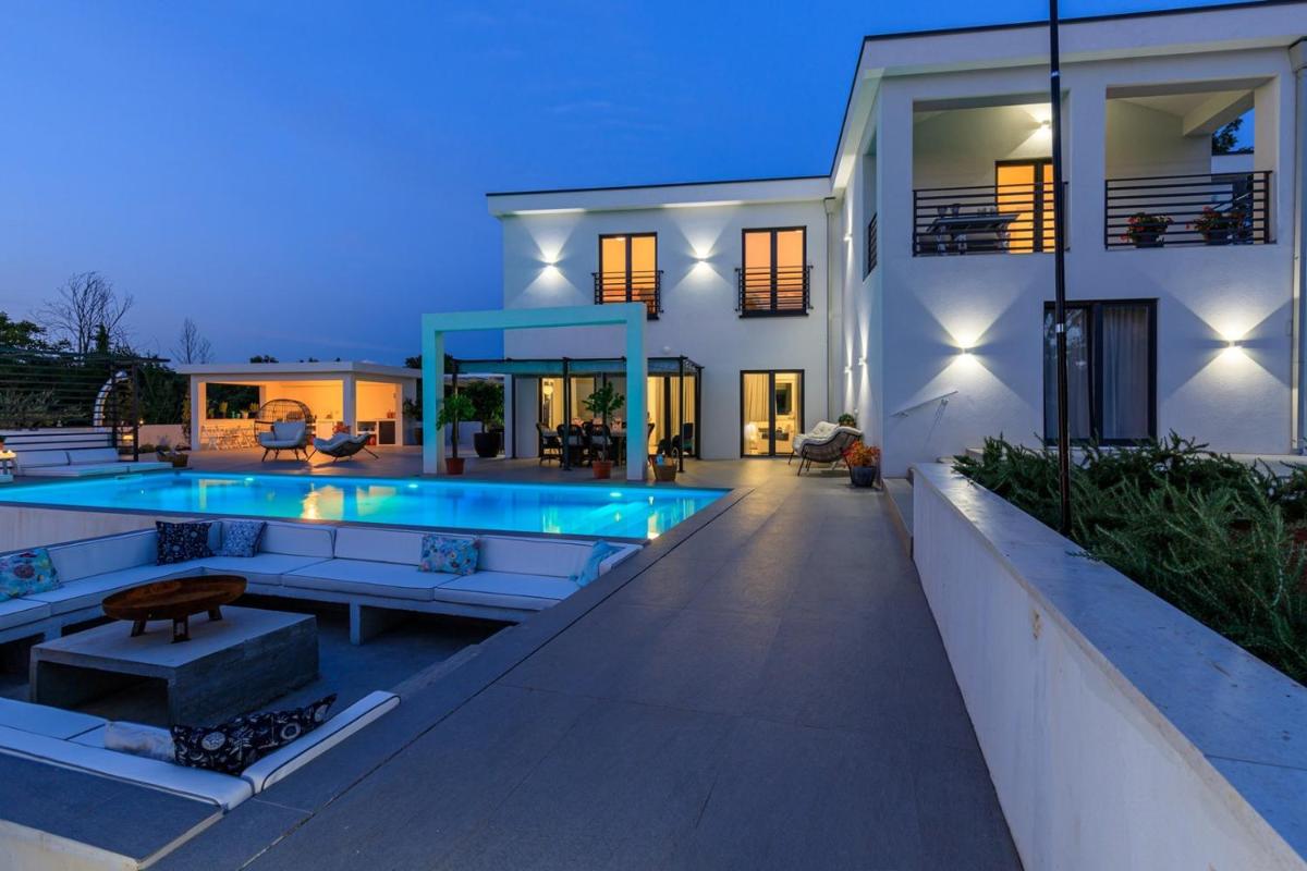 Luxury Villa Valhalla with Private Pool - Housity