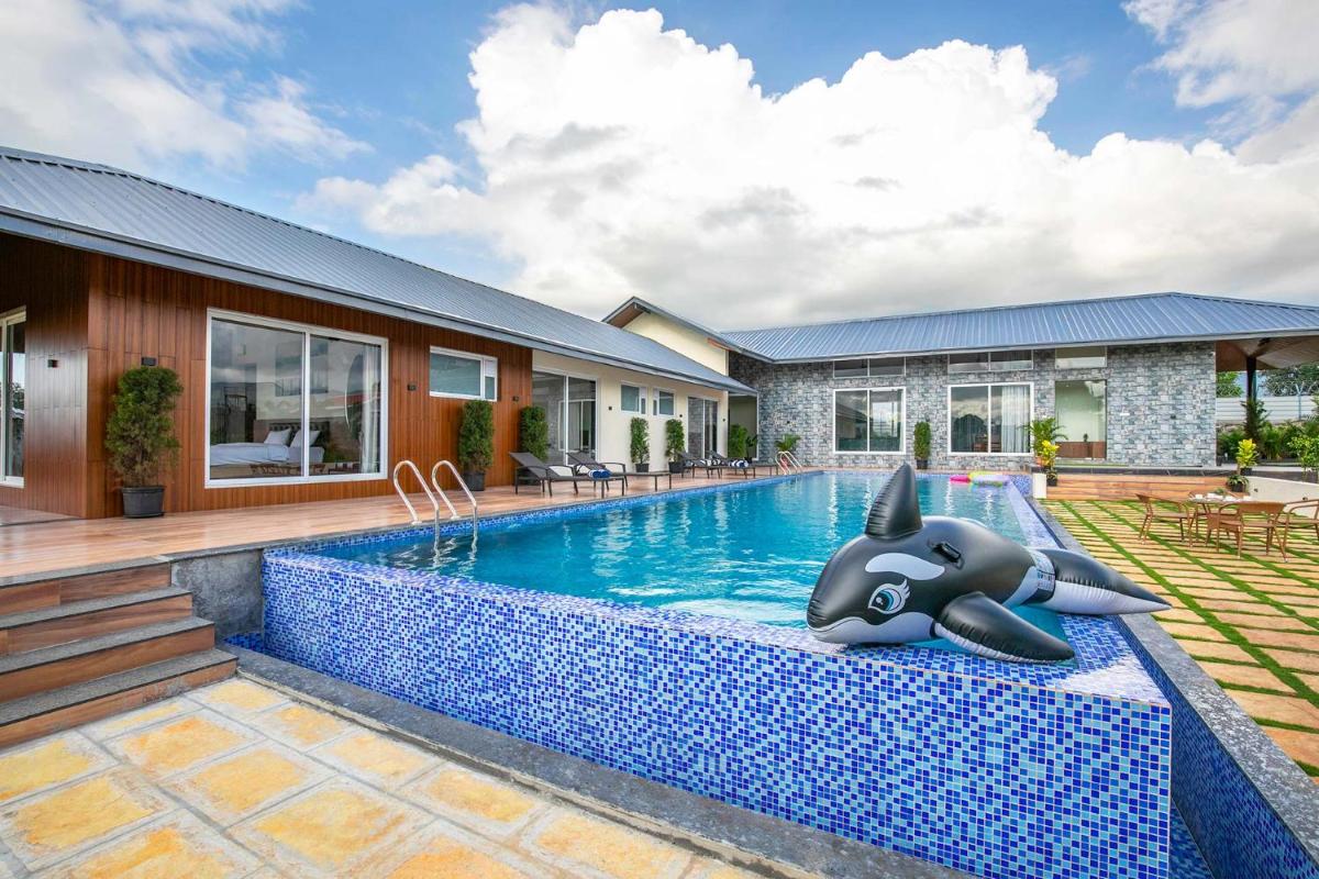 Ferias Vita by StayVista with Turf, Rainshower, Lawn, Swimming pool and Gazebo - Housity