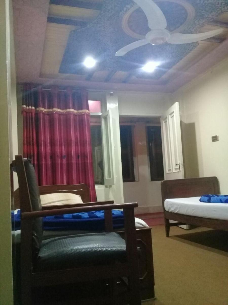 Hotel Deluxe - Housity