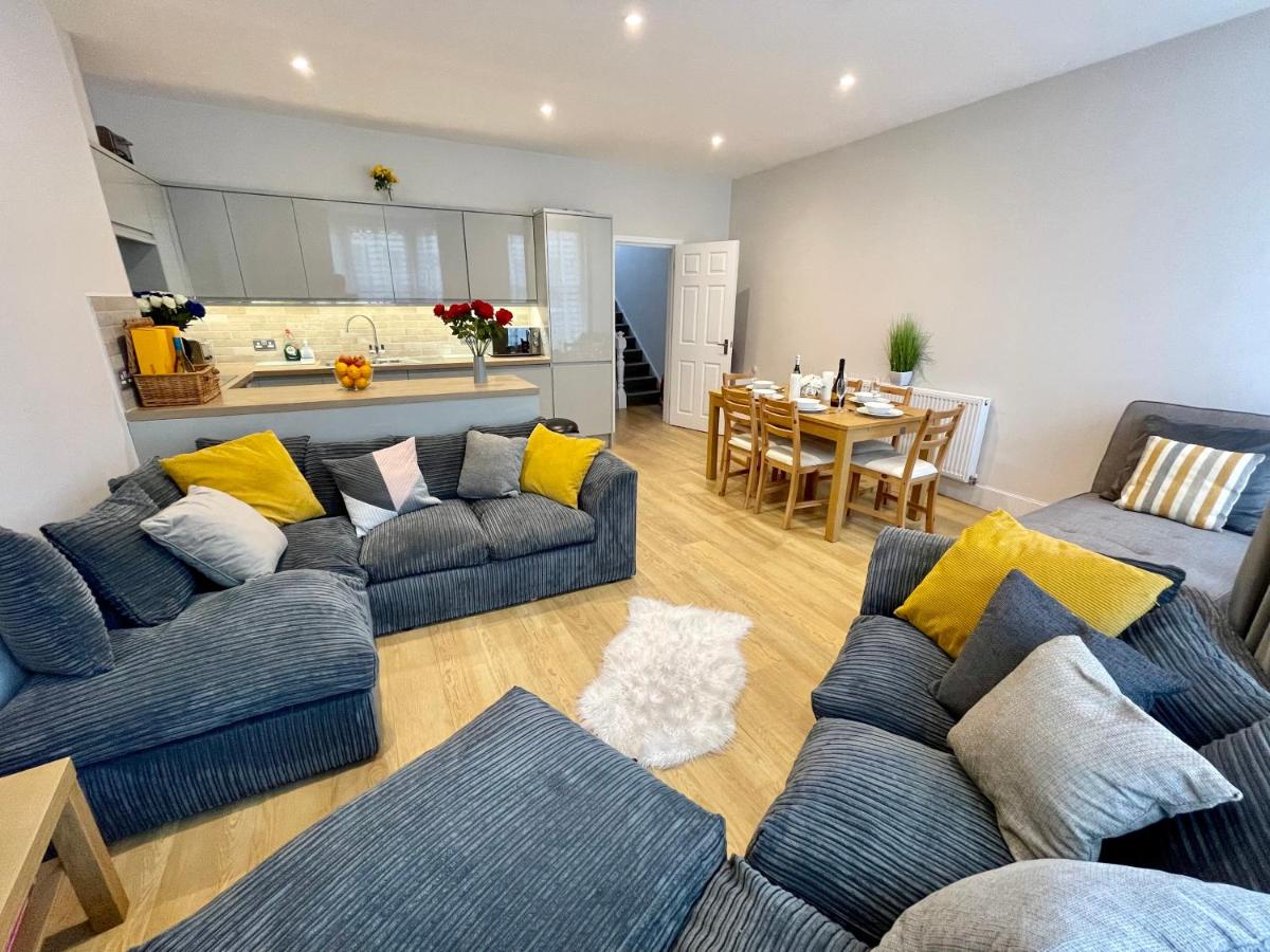 Large Group Party Penthouse - Housity