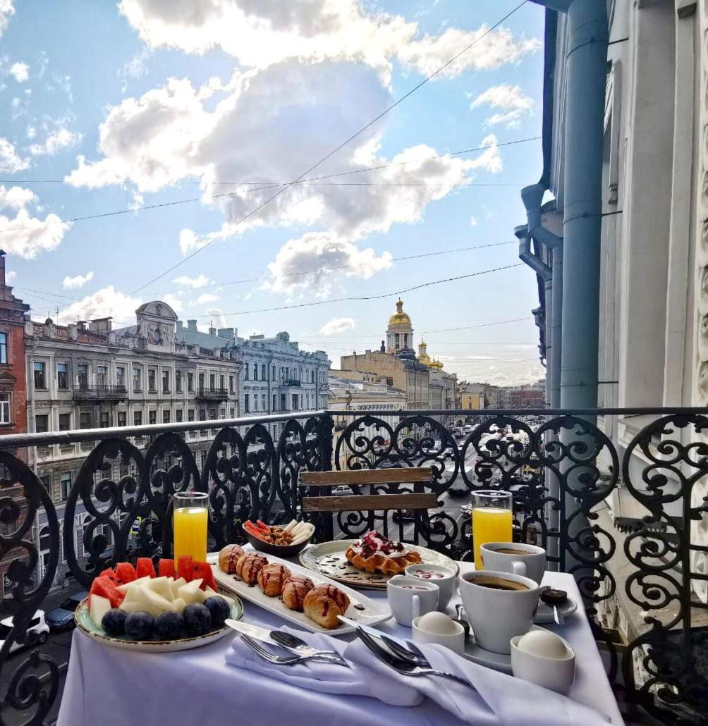 Aston Hotel - Housity
