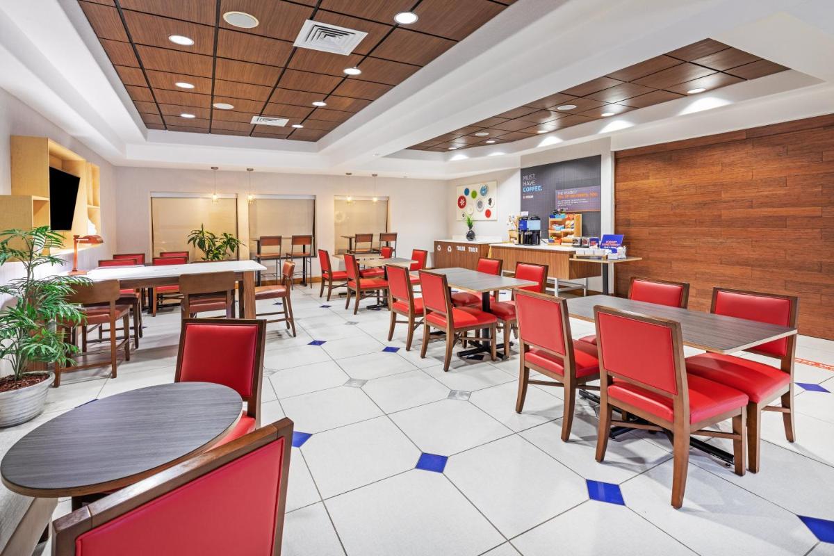 Holiday Inn Express Hotel & Suites Austin NE-Hutto by IHG - Housity
