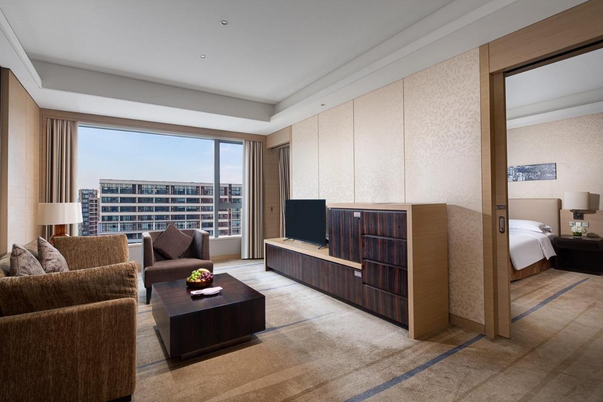 Crowne Plaza Guangzhou Huadu, an IHG Hotel - Free Shuttle Bus Between Hotel to Airport - Housity