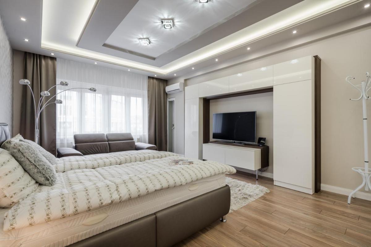 BpR Ethereal Panoramic Suite with A/C & balcony - Housity