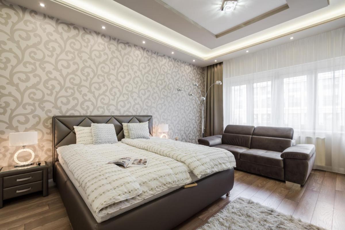 BpR Ethereal Panoramic Suite with A/C & balcony - Housity