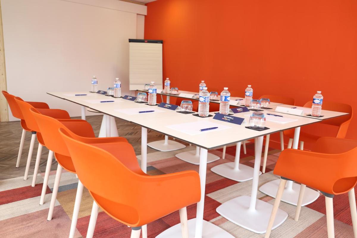 Espace de conférence ou salle de réunion dans l'établissement SOWELL HOTELS Mont Blanc et SPA