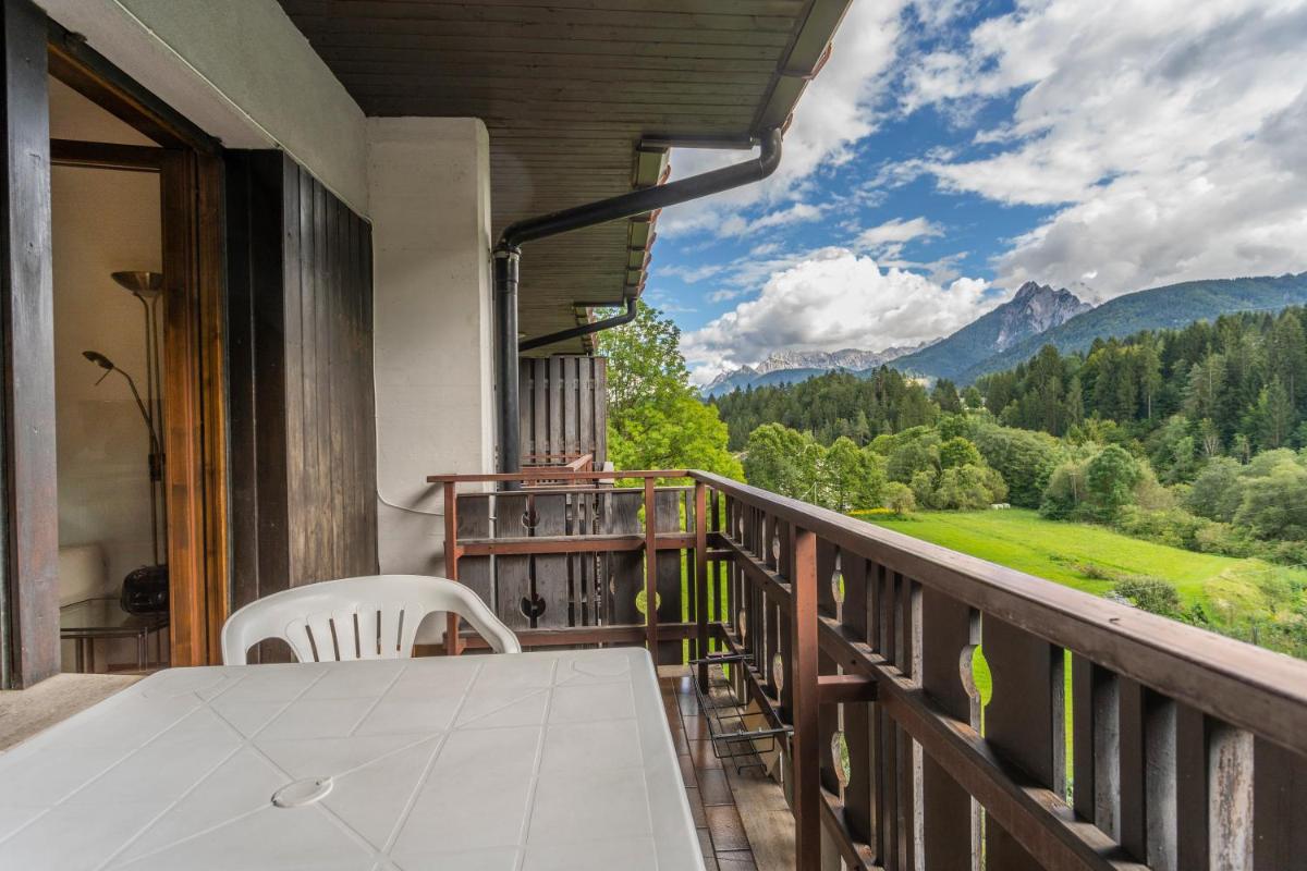 GuestHost - Il Ruscello Apartment with Terrace and View of the Alps - Hizvo