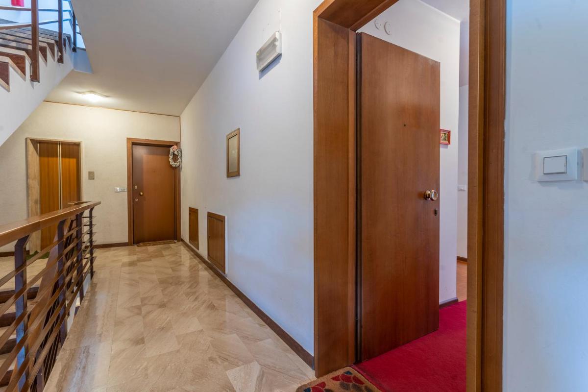 GuestHost - Il Ruscello Apartment with Terrace and View of the Alps - Hizvo