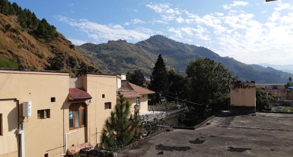 Hotel Orash Lodge - Housity