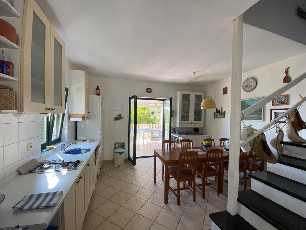 Charming holiday beachfront house - Housity