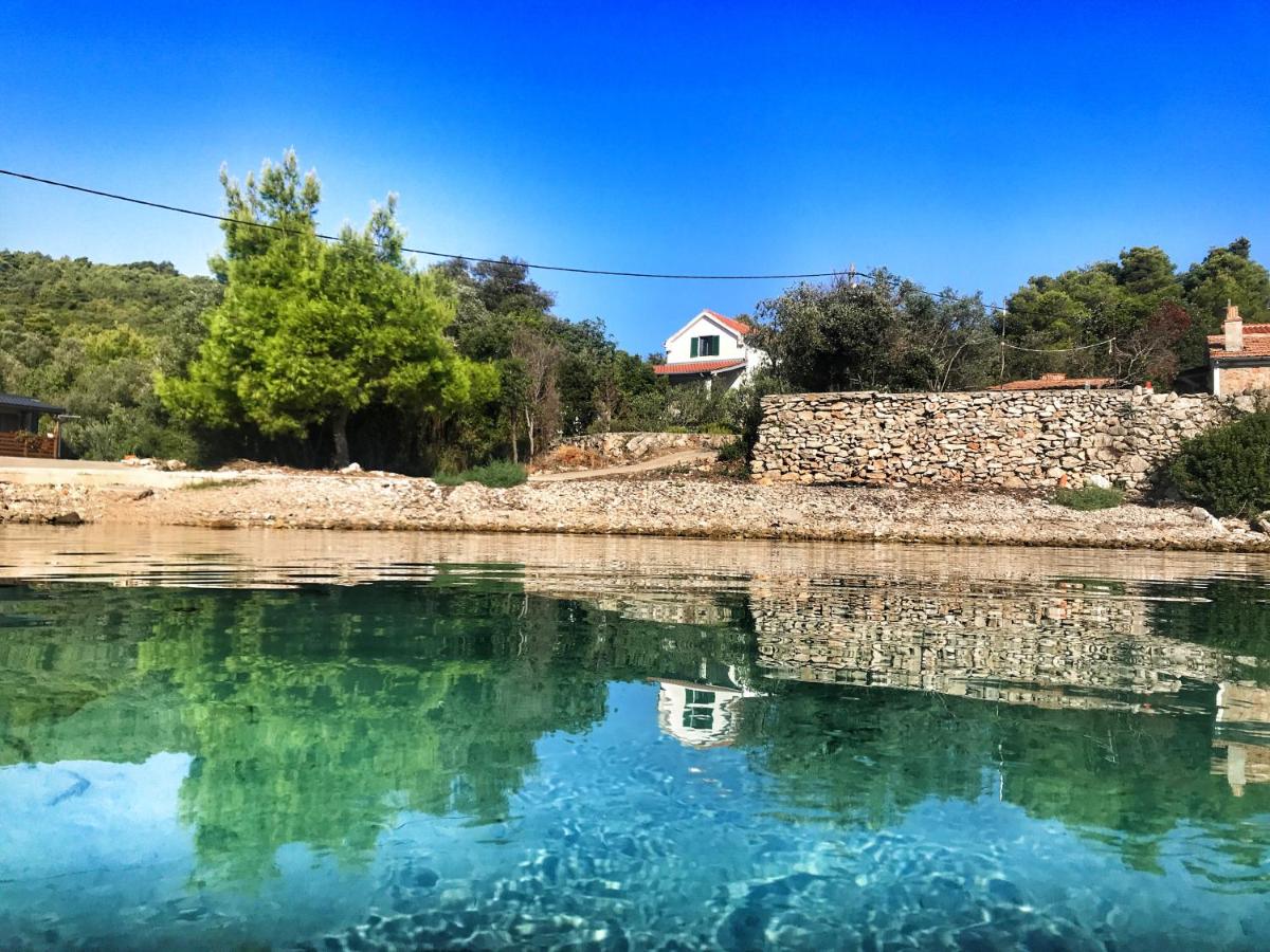 Charming holiday beachfront house - Housity