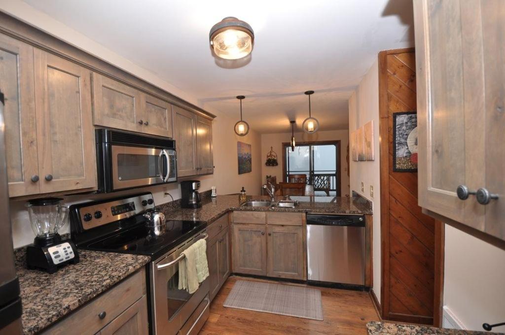 The Crest 200C condo - Housity