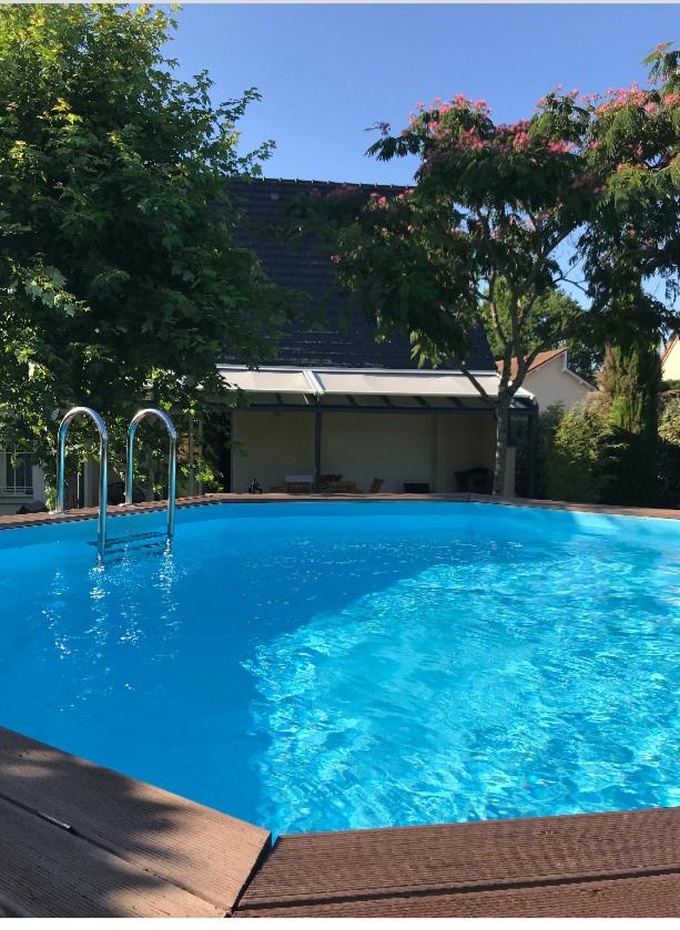 Maison avec piscine au calme - Housity