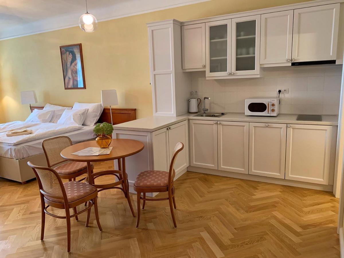 Penzion SECESE - Housity