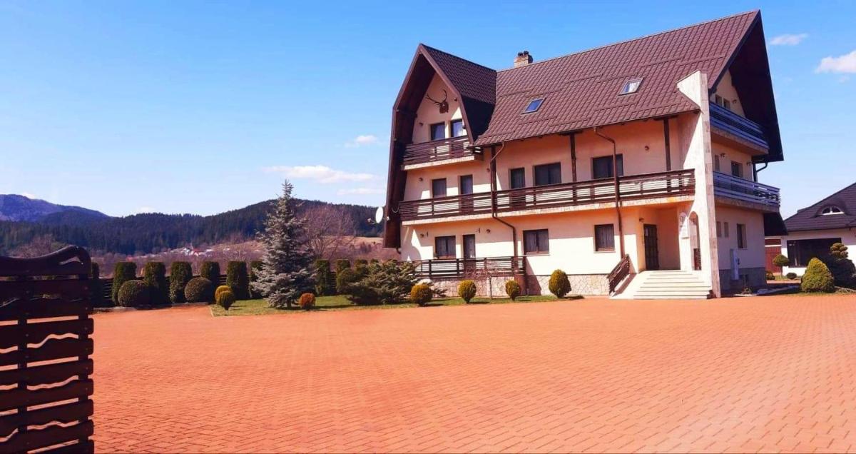 Pensiunea Miorița Putna - Housity
