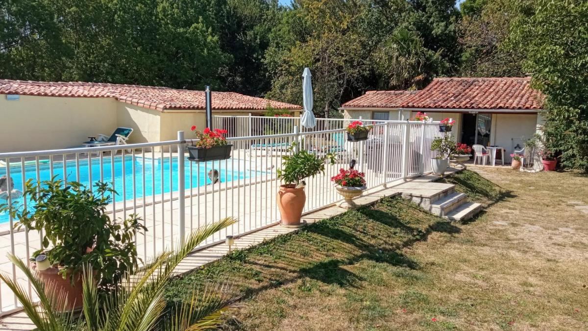 Les Deux Riviéres - Housity