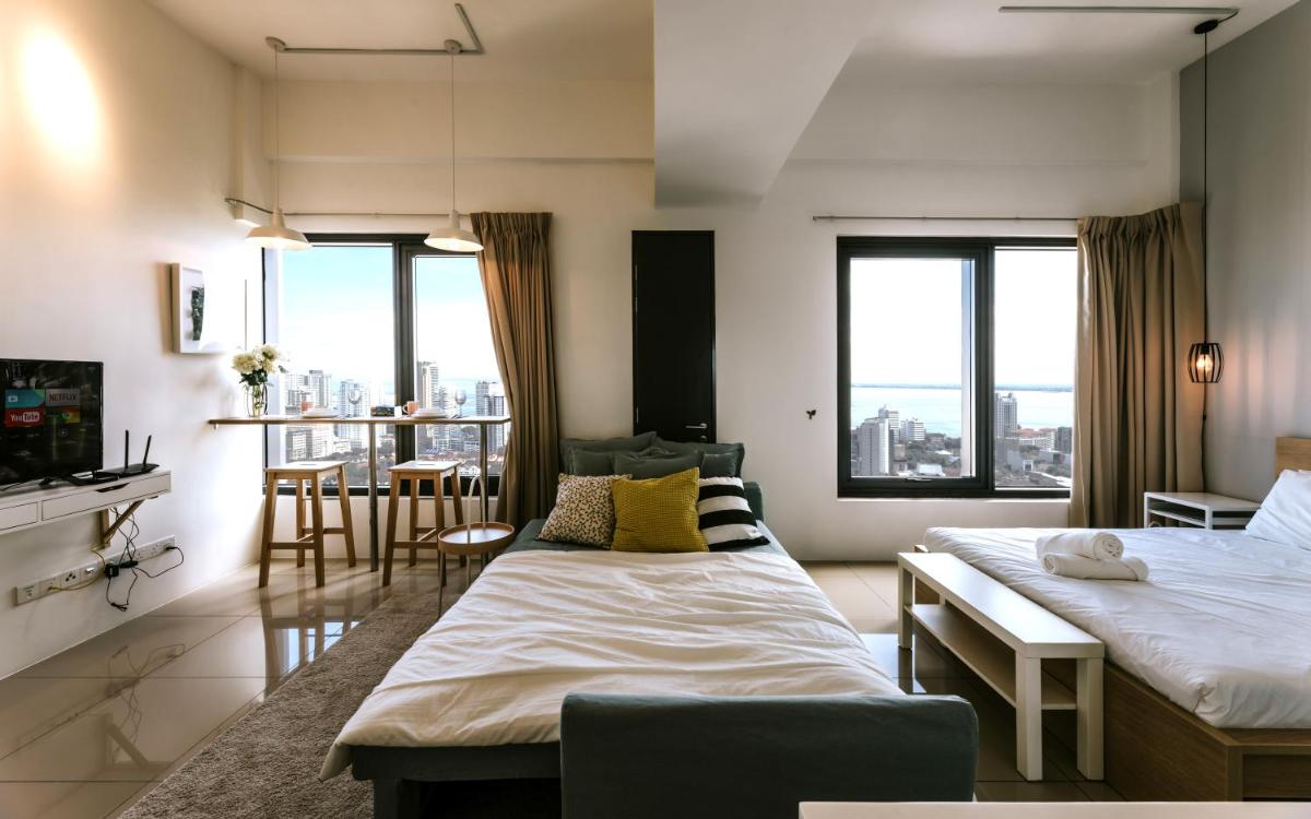 MUJI Studio 2 - Seaview at 218 Tropicana Near Komtar Food Heaven with Netflix & TV Box - Housity