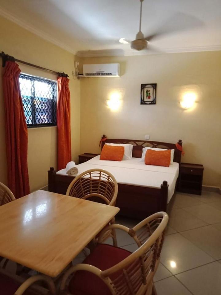 Regency Park Hotel - Housity