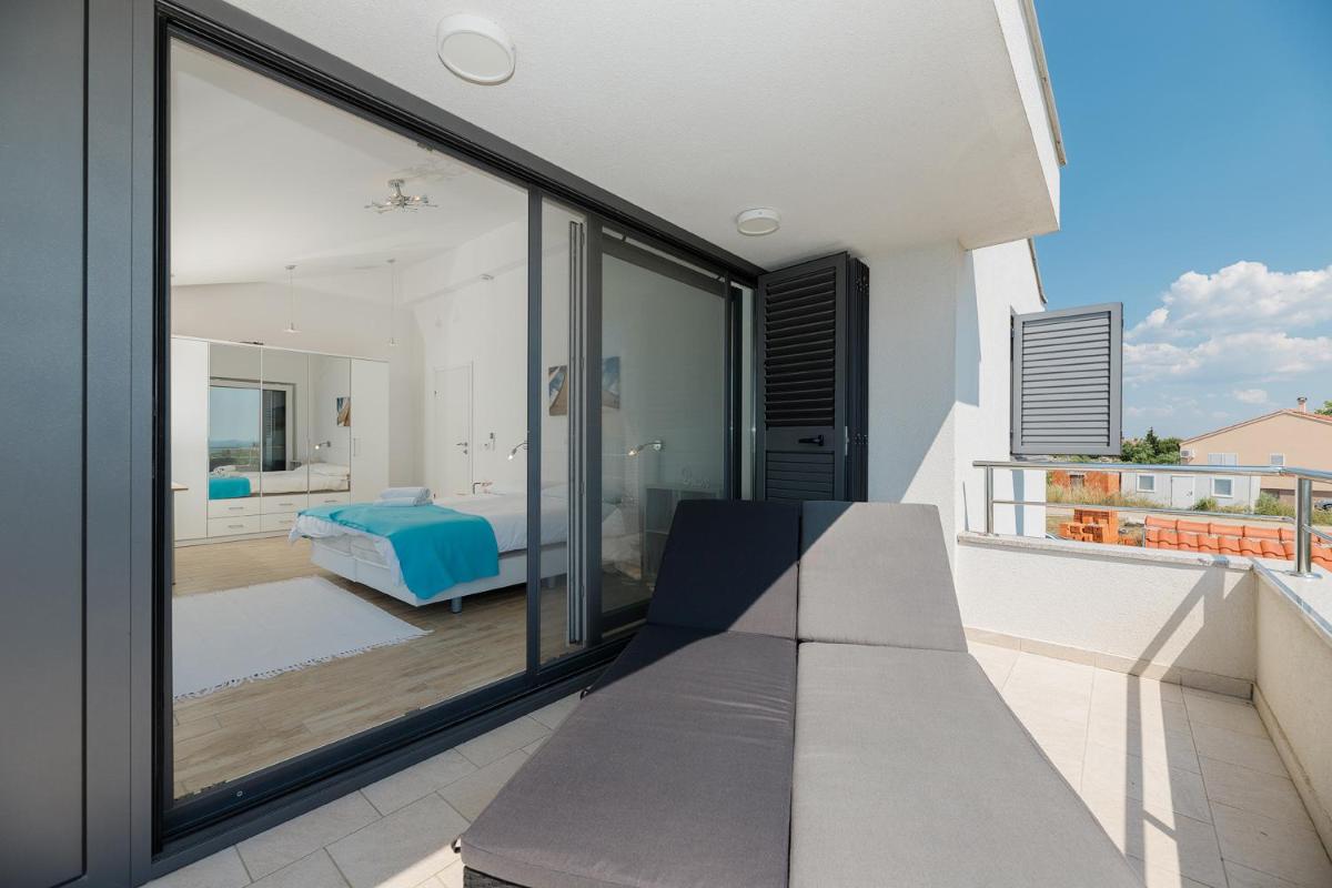 MALO Ferienvilla Privlaka, Pool, Boje, WI-FI, Wallbox - Housity