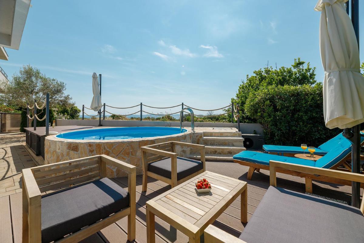 MALO Ferienvilla Privlaka, Pool, Boje, WI-FI, Wallbox - Housity