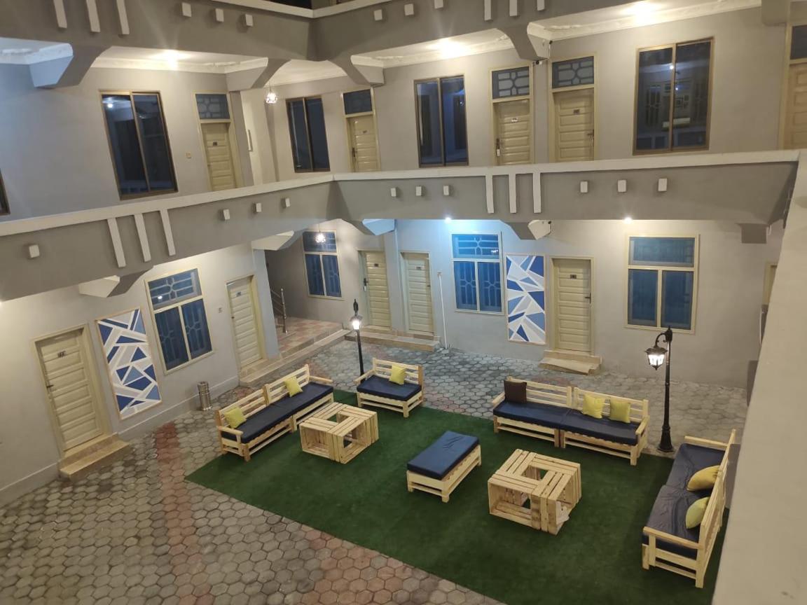 The Mandarin Inn - Housity