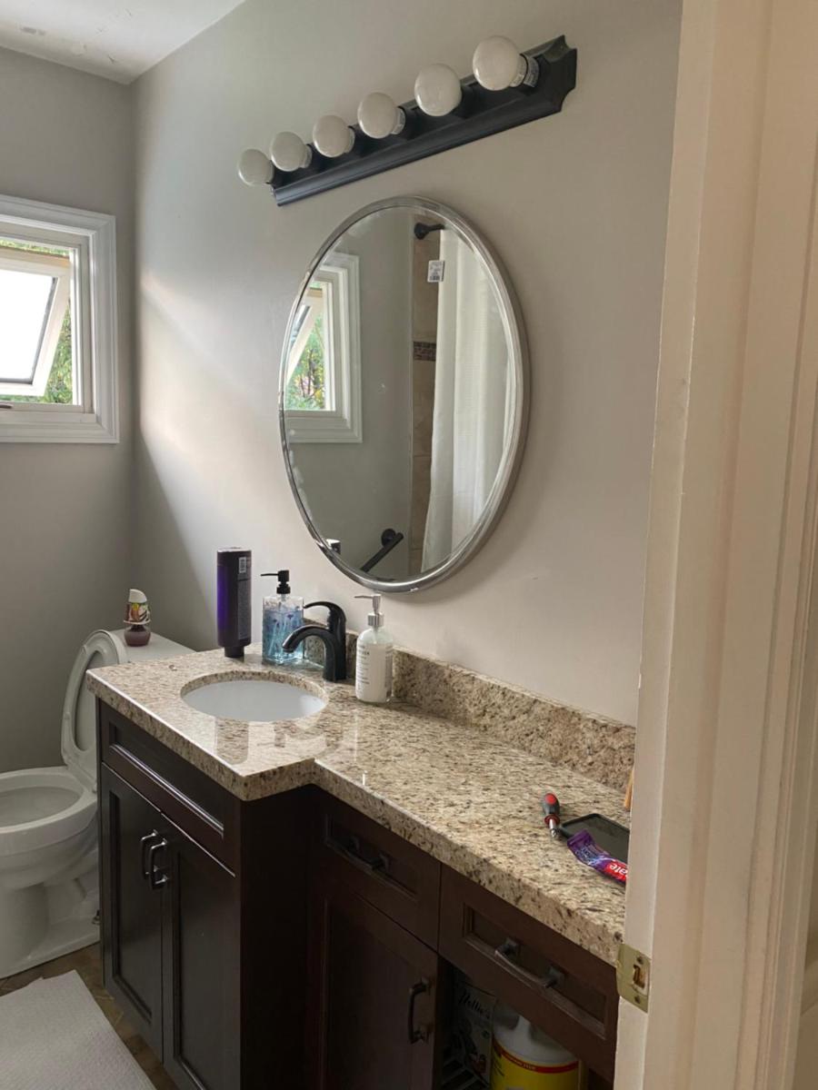 Bright Bedroom- YYZ, Humber College, EGH, Quiet - Housity