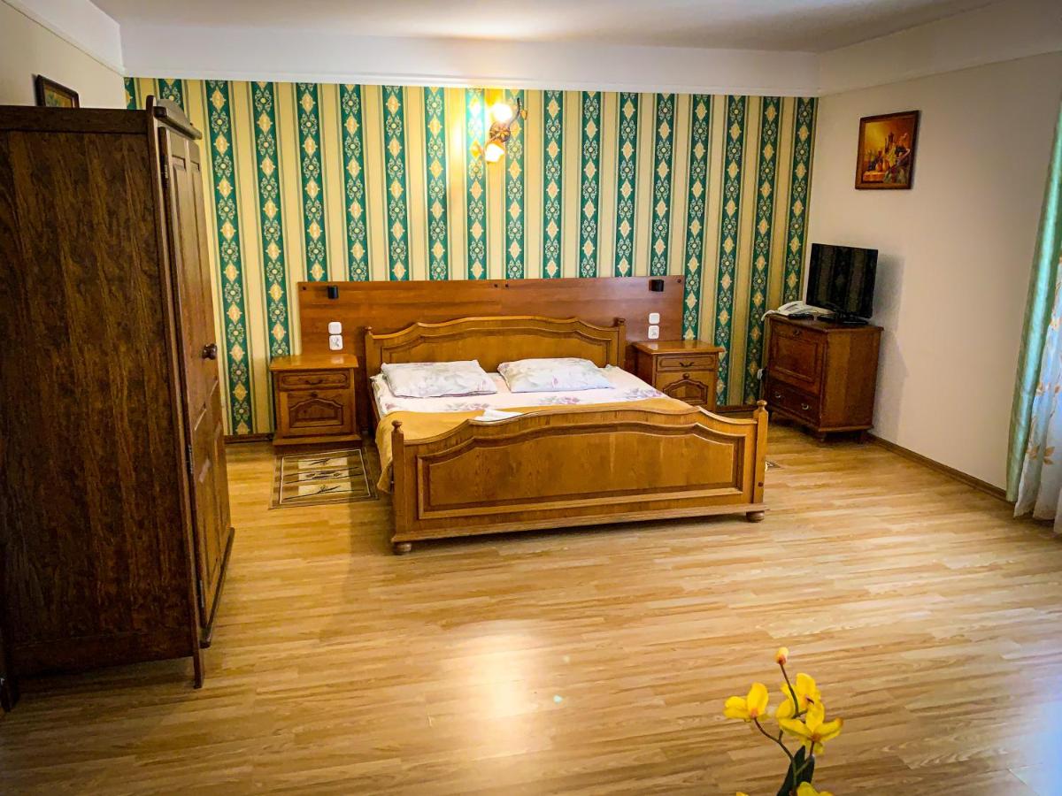 Hotel Wellness & SPA Antyczny Dwór - Housity