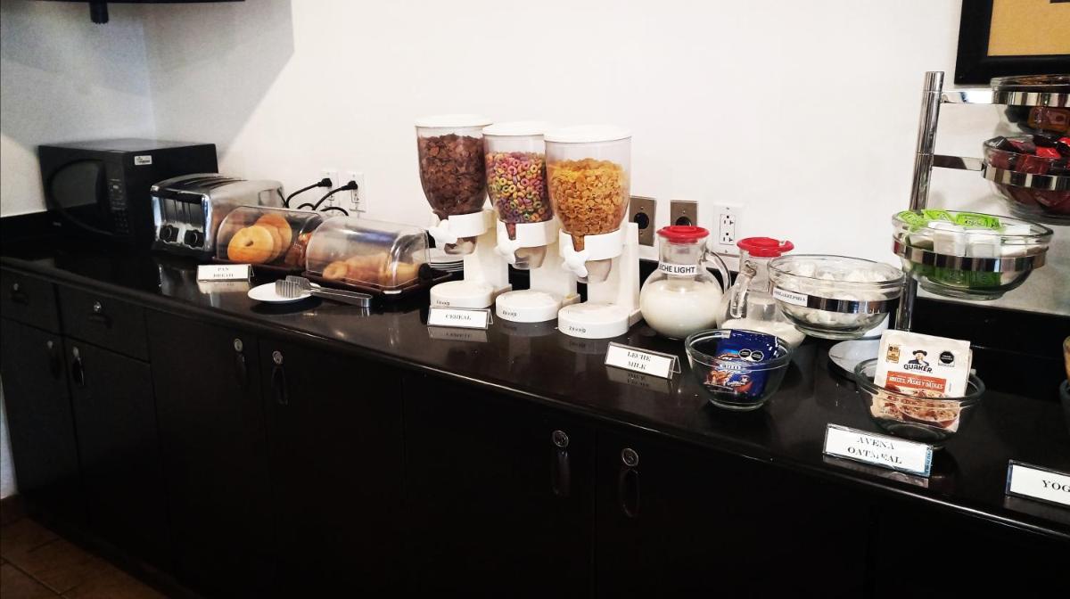 Microtel Inn and Suites by Wyndham Toluca - Housity