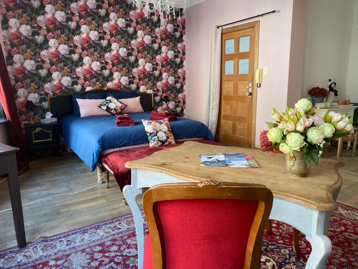 Suitetrails - The Pink Studio - Exceptional location IN city center - Unique & Elegant