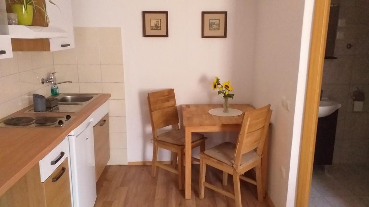 Relax Črni Kal 3 - Housity