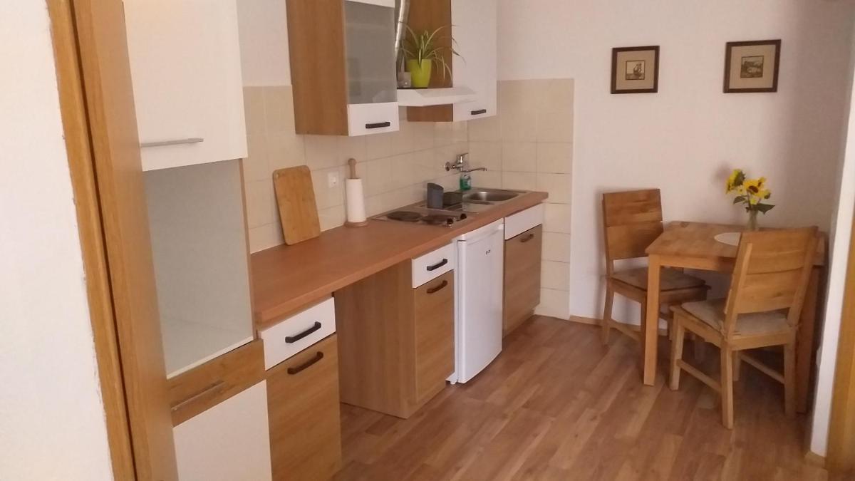 Relax Črni Kal 3 - Housity