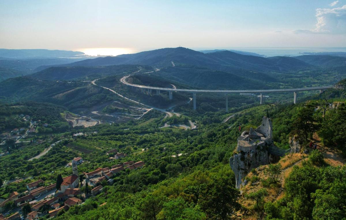 Relax Črni Kal 3 - Housity