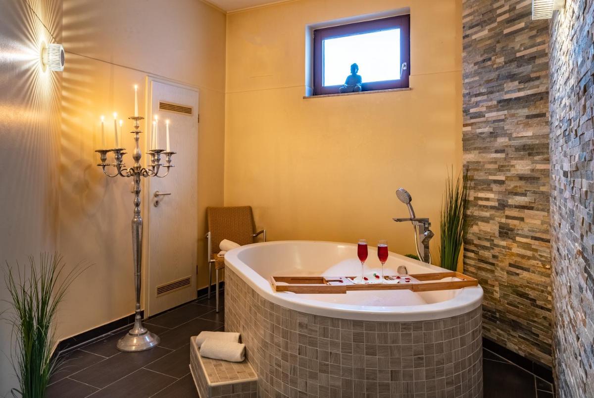 Aqualux Wellness- & Tagungshotel - Housity