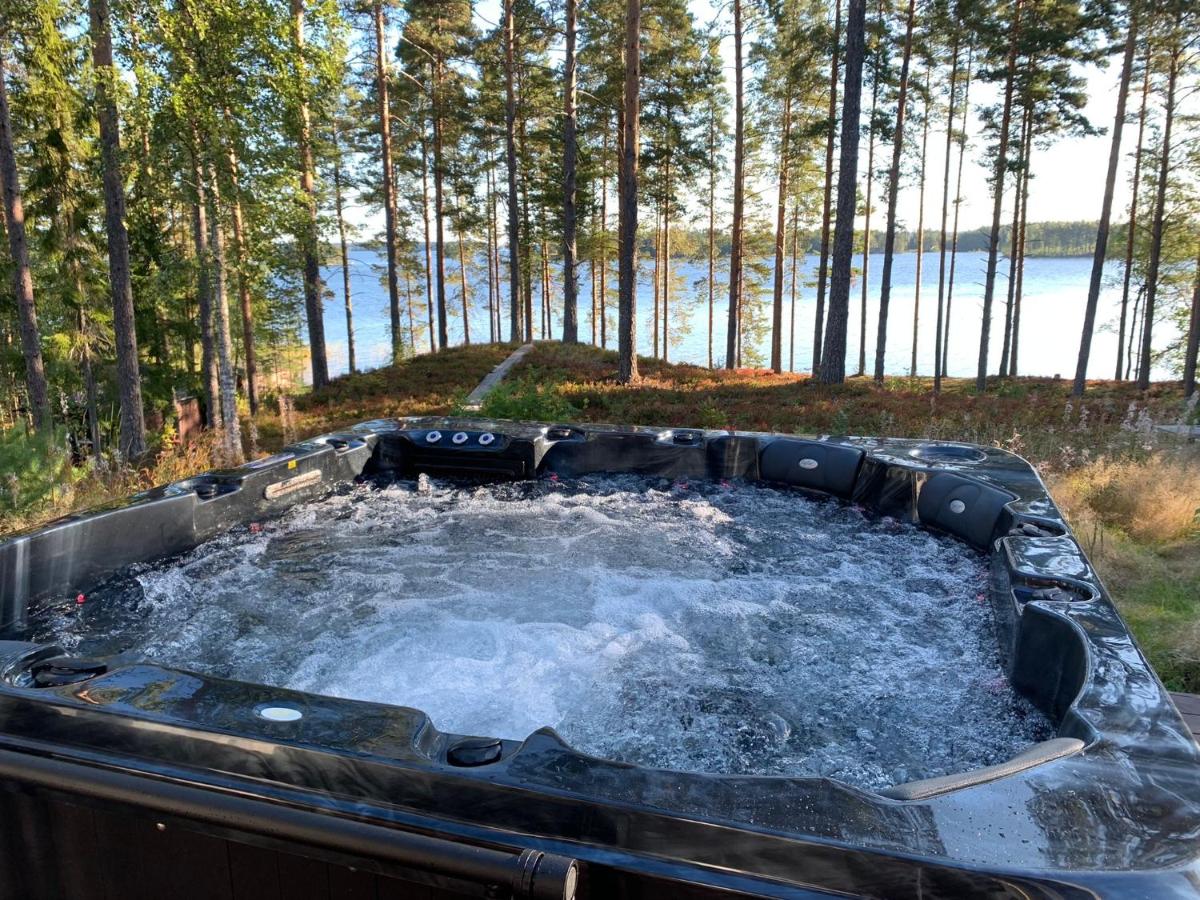 Elegant villa on the shore of Lake Saimaa - Housity