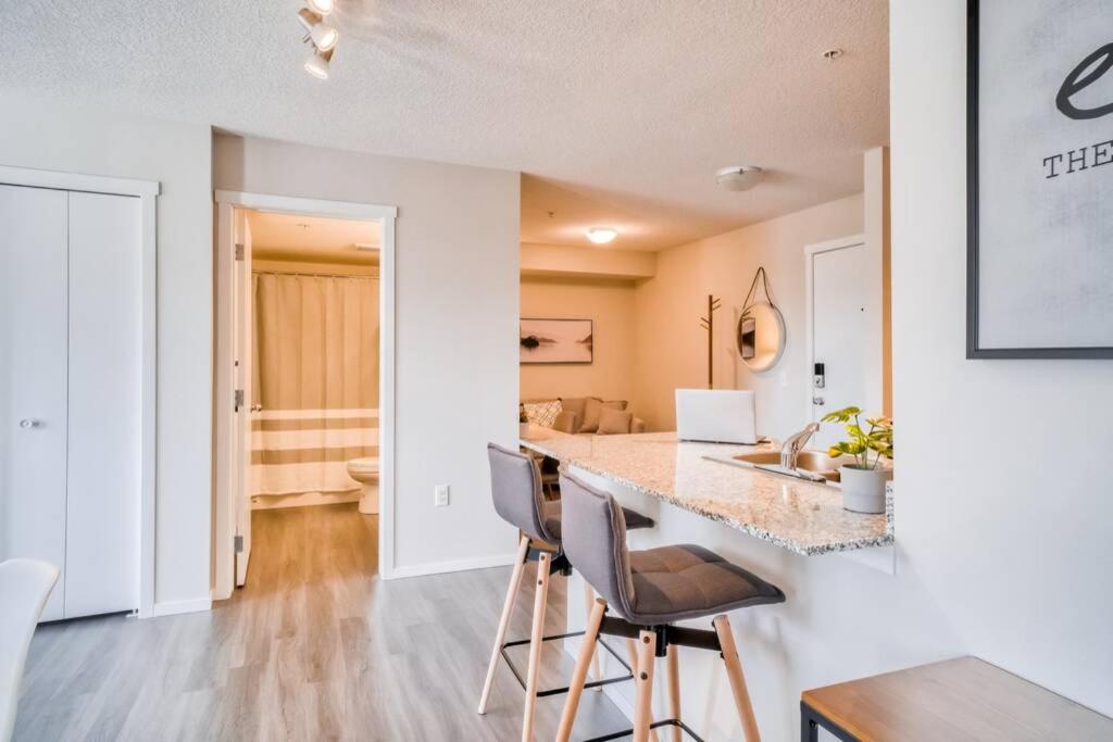 Brand New Luxury 2 Bedrooms Condo Nearby Calgary Airport & Crossiron Mill Mall - Hizvo