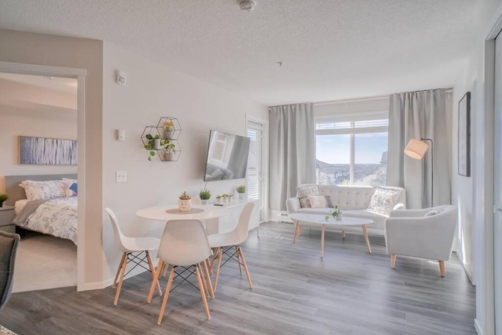Brand New Luxury 2 Bedrooms Condo Nearby Calgary Airport & Crossiron Mill Mall - Hizvo