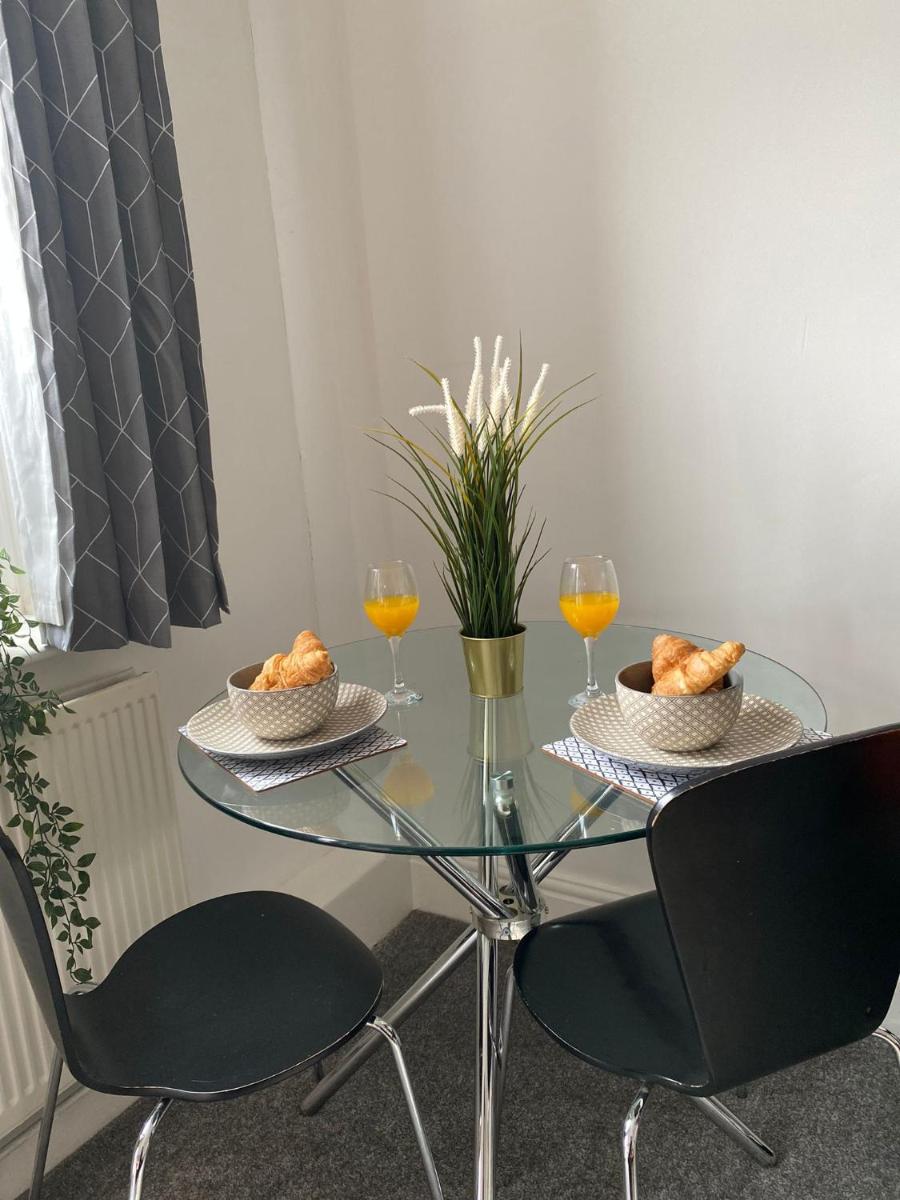 Stunning 4-Bed House in Derby - Housity