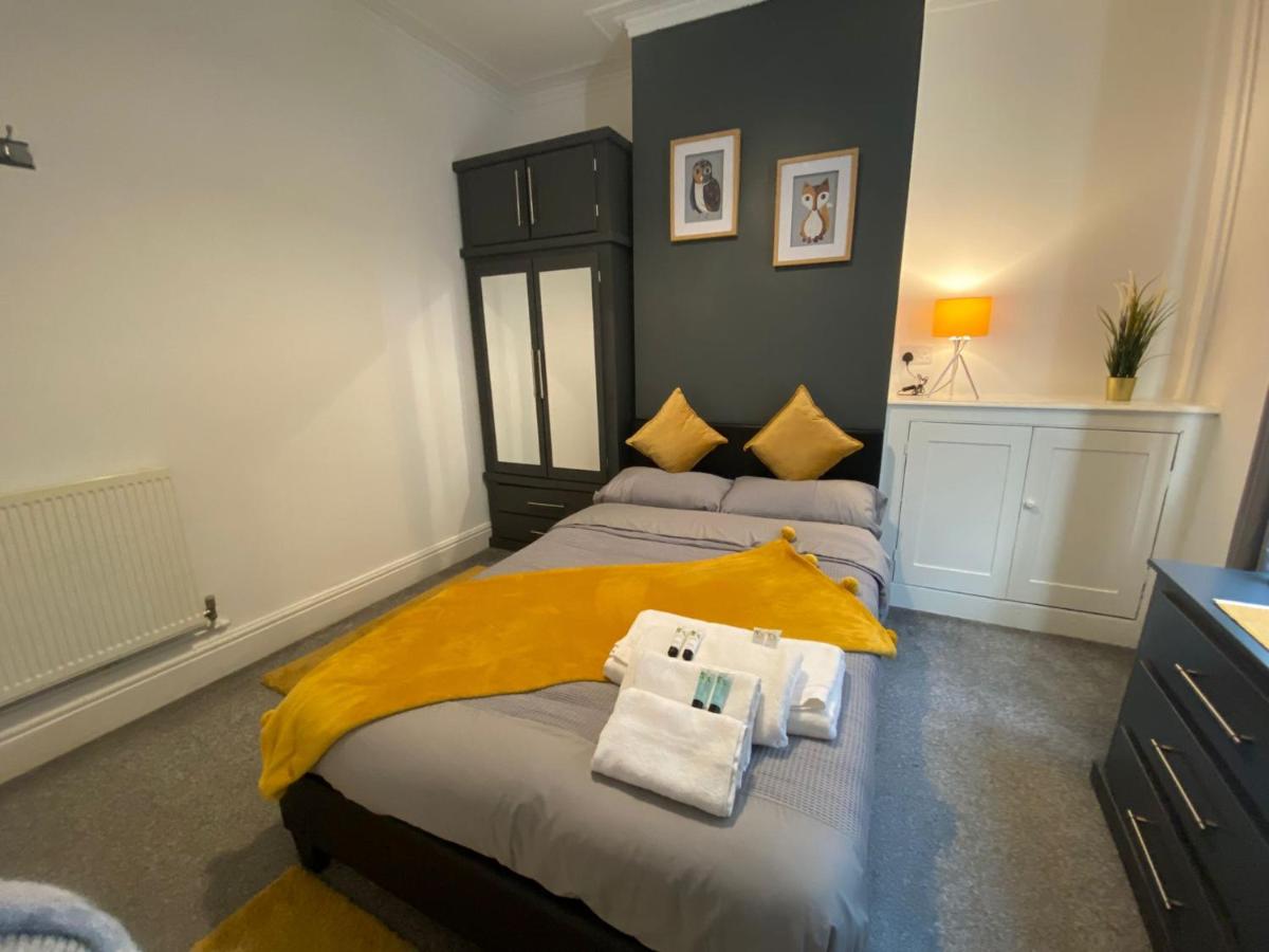 Stunning 4-Bed House in Derby - Housity