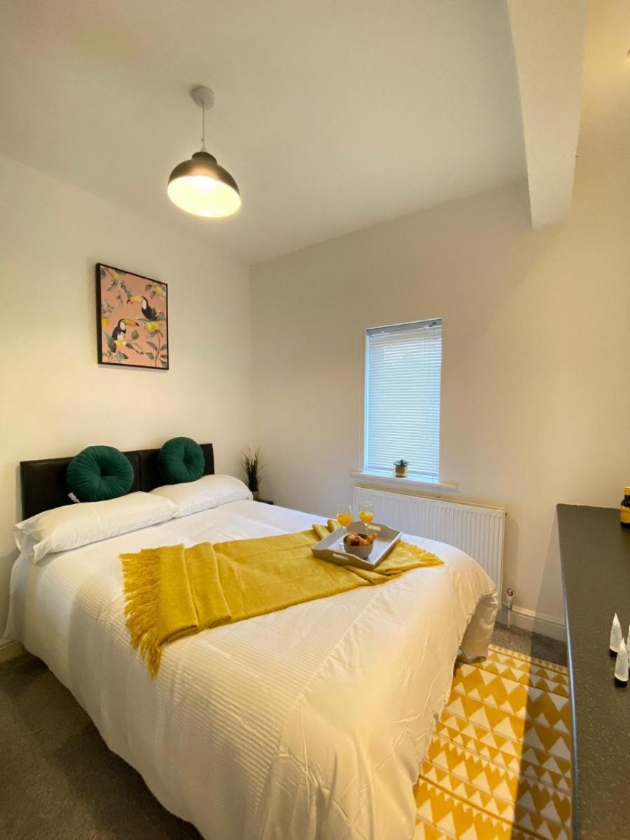 Stunning 4-Bed House in Derby - Housity