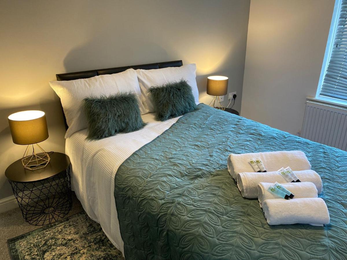 Stunning 4-Bed House in Derby - Housity