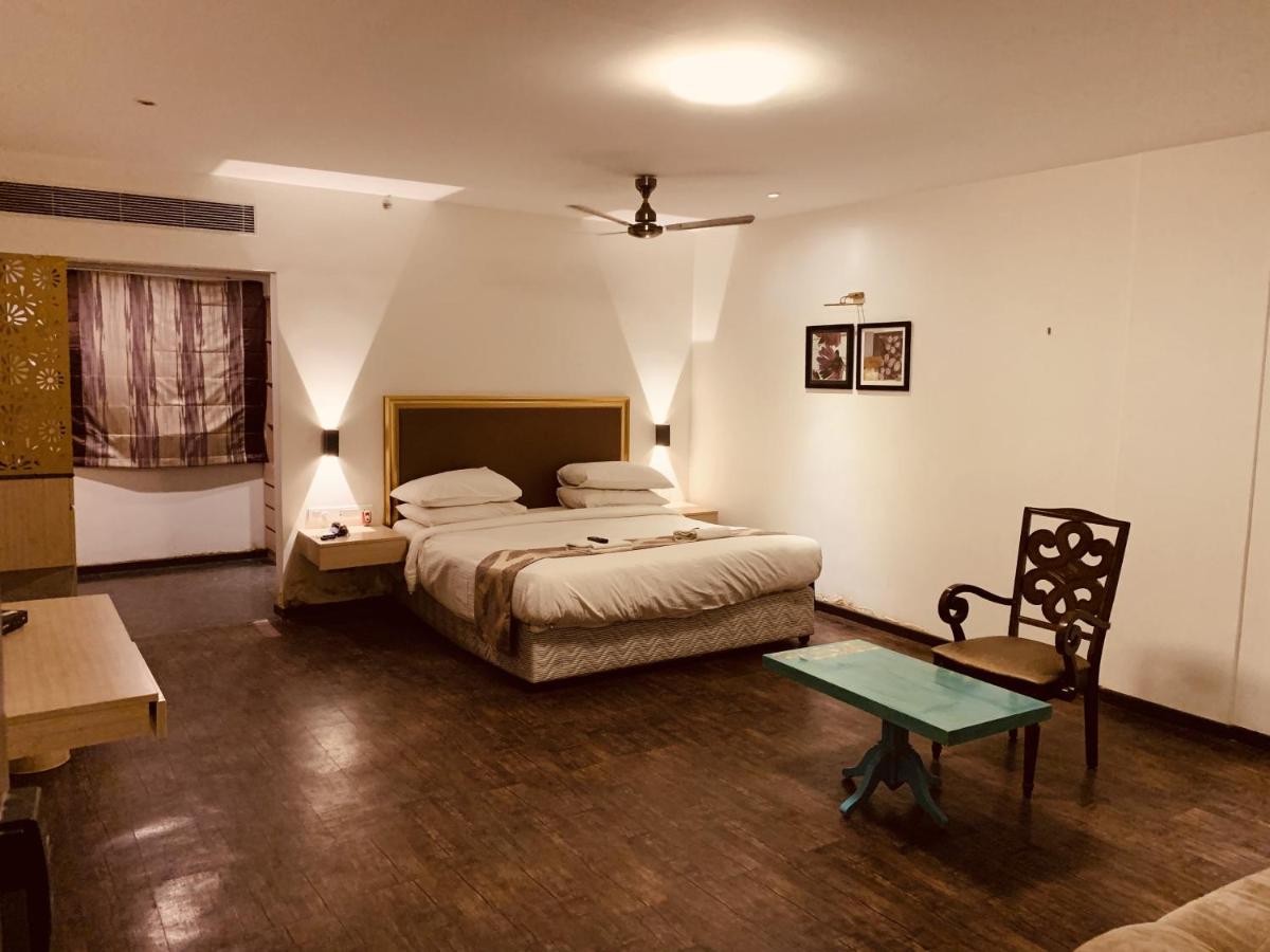 Hotel Sabareesh Park - Housity