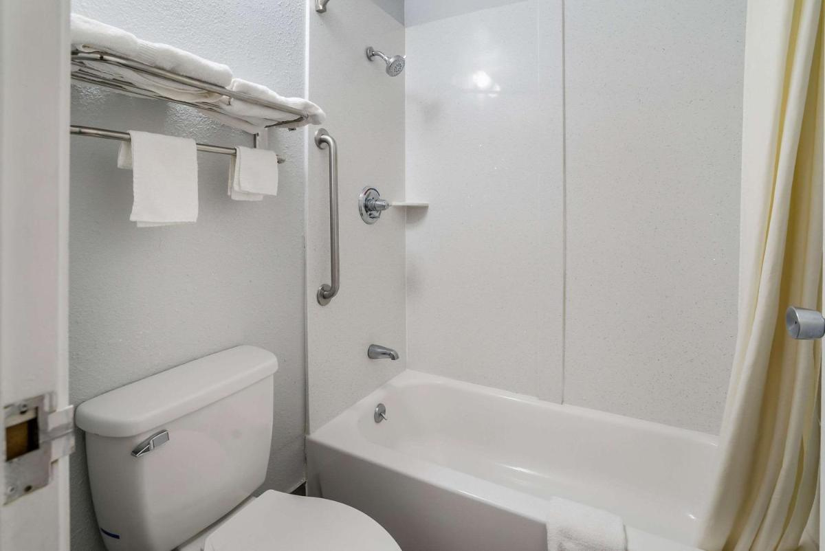 Quality Inn Greer - Greenville - Housity