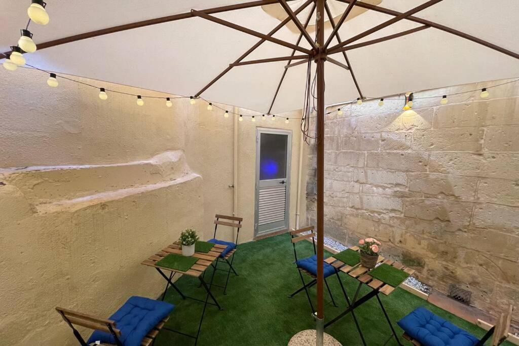 2 Bed Apt in heart of St Julians - 5min from Seafront - Housity