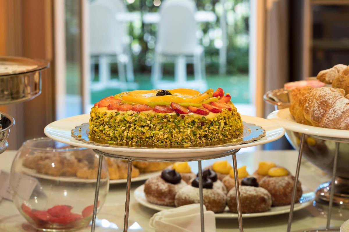 Romano Palace Luxury Hotel - Housity