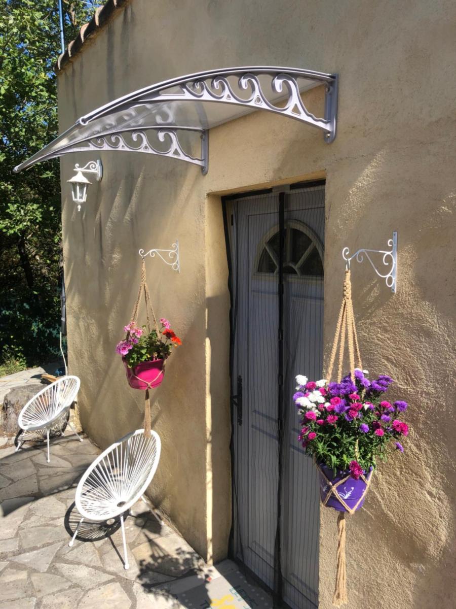 L’Escapade. Entre Aix et Marseille, studio pleine nature. - Housity